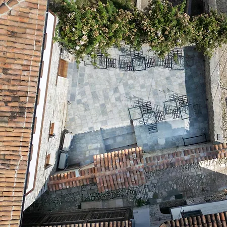 Hotel Sofia, Castle