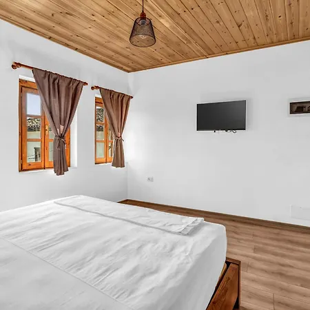 Sophie Castle Hotel 4*