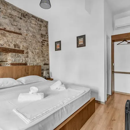 Sophie Castle فندق بيرات